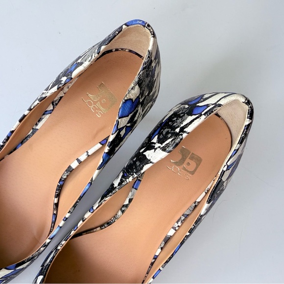 Joe's Jeans Rudy Abstract Print Leather Pointed Toe Pump in Blue Black & White 7 - Picture 10 of 16